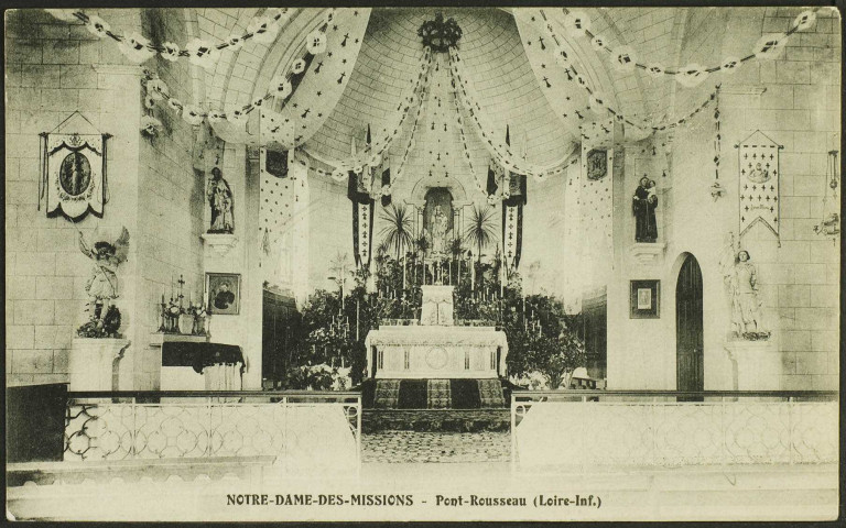 Les Naudières. - École apostolique Notre-Dame des Missions africaines, l'intérieur de la chapelle.