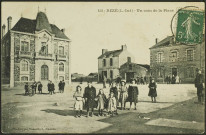 Le bourg. - La place de la mairie.