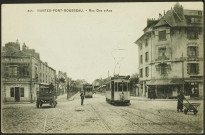 Nantes, Pirmil.- Le tramway passant rue Dos d'Âne.