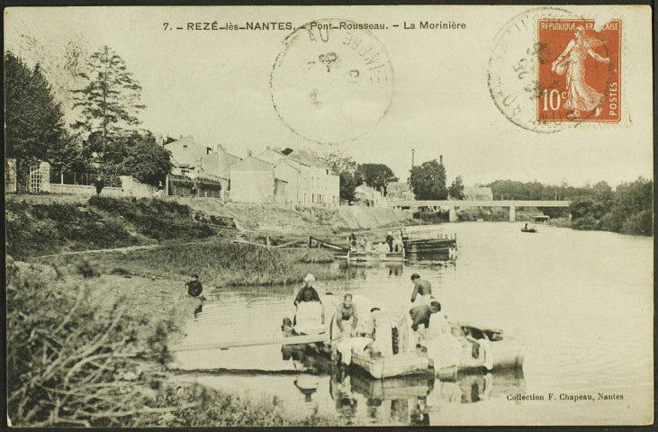 La Morinière. - La Sèvre, le quai Léon Sécher et le pont de la Morinière en arrière-plan.