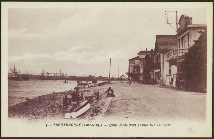 Trentemoult. - Le quai Jean Bart, la Loire et Nantes en arrière-plan.