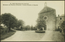 Les Naudières. - École apostolique Notre-Dame des Missions africaines, l'avenue de l'entrée et la chapelle.