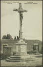 Le bourg. - Monuments aux morts pour la patrie (calvaire).