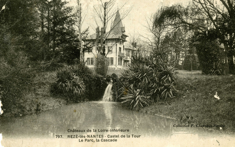 Le bourg. - Le Castel de la Tour, son parc et la cascade.