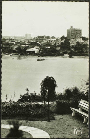 Panorama de la Loire, Norkiouse avec en arrière-plan le quartier Château, la Maison Radieuse et l'église Saint-Pierre.