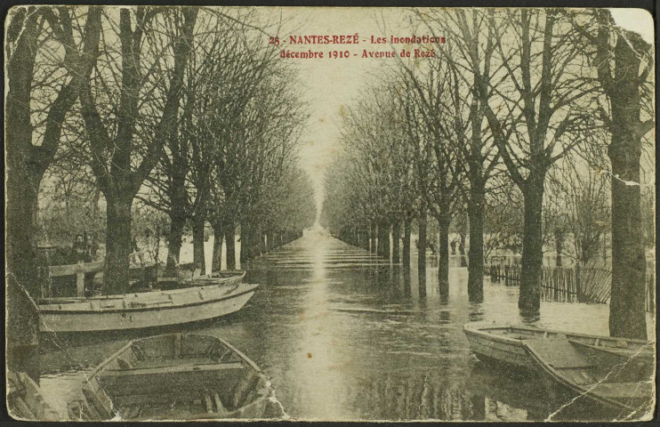 Le bourg. - Inondations 1910, l'avenue de la Loire.