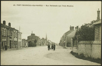 Les Trois-moulins. - La rue Nationale vers le nord.