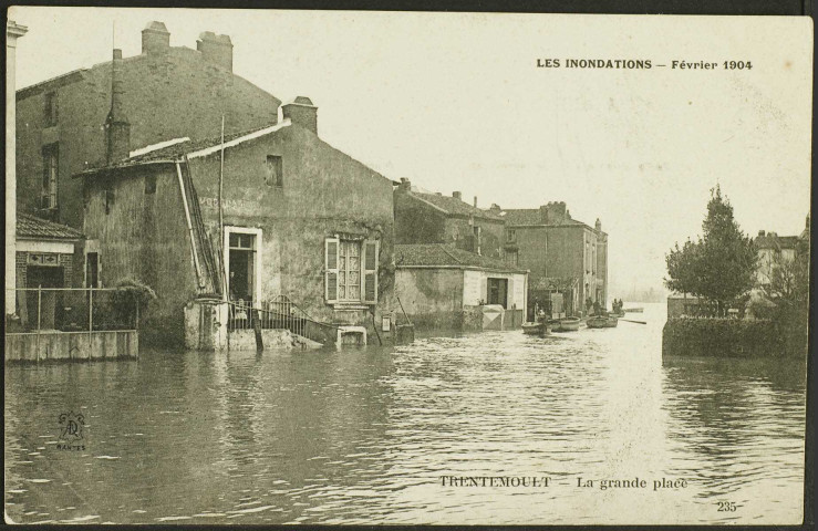 Trentemoult. - Inondations de 1904 sur la place Courtil-Brisset.