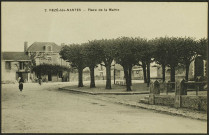 Le bourg. - La place de la mairie.