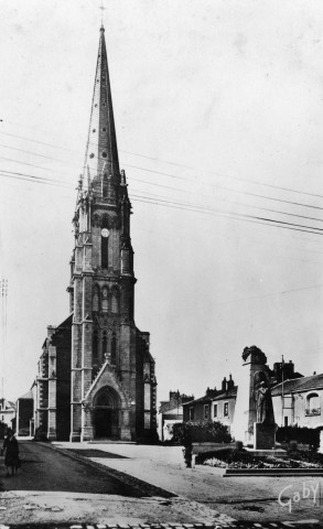 Pont-Rousseau. - L'église Saint-Paul et le monument aux morts sur la place.