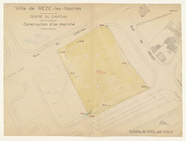 Marchés d'approvisionnement. - Fonctionnement, réglementation : arrêté, liste des commerçants, statistiques, règlement, courriers, plans d'implantation, carnet à souche d'avis d'exclusion temporaire. Marché en prévision au bourg : correspondance (1955-1956). Marché de Pont-Rousseau : étude, liste des marchands, tarifs, courriers (1960-1961). Création du marché du Château : plans, listes des marchands, courriers (1961-1962).