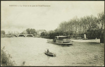 Pont-Rousseau. - Une hirondelle sur la Sèvre avec le pont et Pirmil en arrière plan.