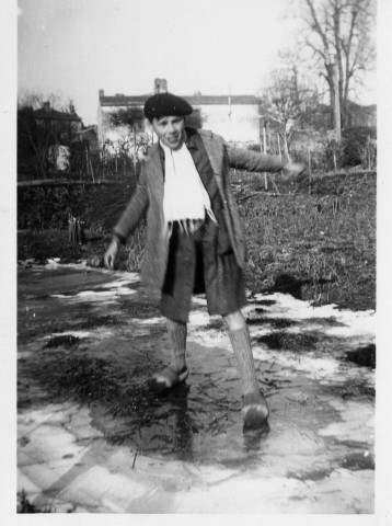 Glissant sur l'Ilette gelée : 2 photographies noir et blanc.