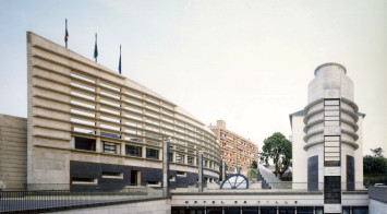 L'Hôtel de Ville, photographie en couleur, 1989 (550W/330/3 ; AMR)