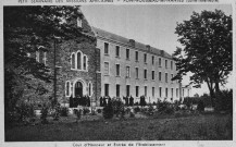 Les Naudières. - École apostolique Notre-Dame des Mission africaines, la cour d'honneur et l'entrée de l'établissement.