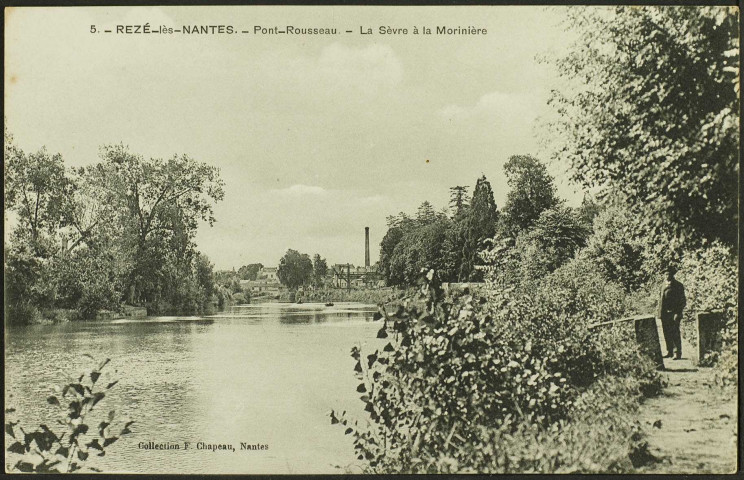 La Morinière. - La Sèvre avec l'usine en arrière-plan.