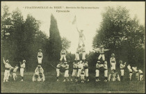 La Fraternelle de Rezé, section de gymnastique. - Groupe d'enfant en uniforme posant en pyramide.