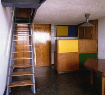 Kitchen and living-room of the show apartment, colour picture (© Ville de Rezé)