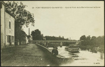 La Morinière. - Le quai Léon Sécher, une hirondelle sur la Sèvre, le pont de la Morinière et une cheminée de l'usine en arrière-plan.