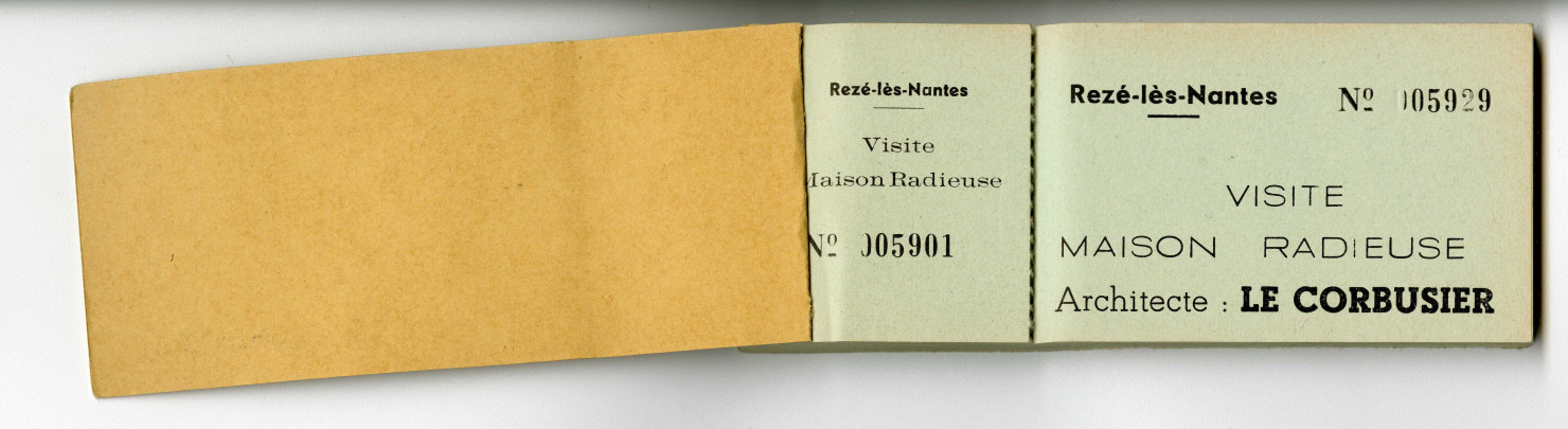 Demandes et organisation, notamment avec la Ville de Rezé suite à l'achat par la Ville des appartements 601 et 603 : convention, avenant, correspondance, plaquette d'information, affiche, documentation, carnets de tickets de visite