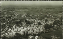 Claire-cité. - Vue aérienne du nord de la cité des castors et du château de la Balinière.