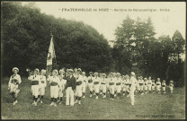 La Fraternelle de Rezé, section de gymnastique. - Groupe d'enfant défilant en uniforme.