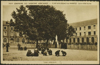 Les Naudières. - École apostolique Notre-Dame des Missions africaines, la cour intérieure.