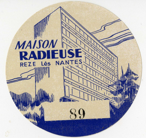 Demandes et organisation, notamment avec la Ville de Rezé suite à l'achat par la Ville des appartements 601 et 603 : convention, avenant, correspondance, plaquette d'information, affiche, documentation, carnets de tickets de visite