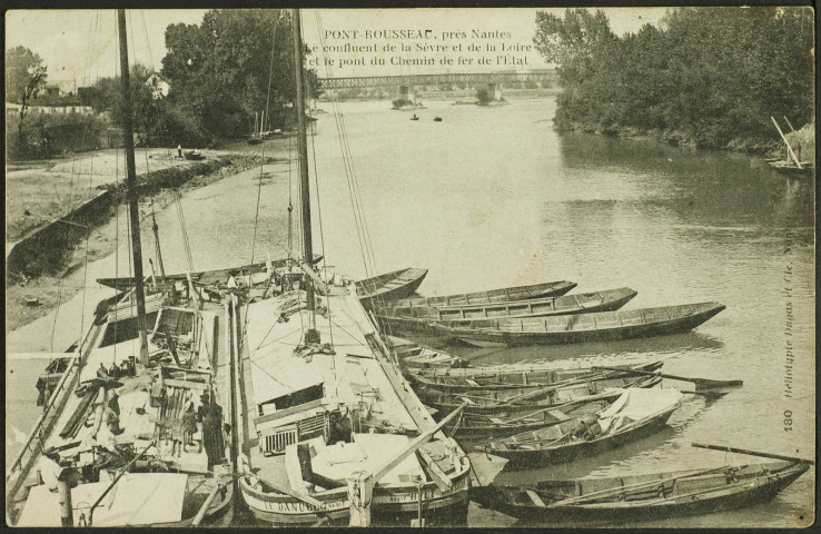 Pont-Rousseau. - Le confluent de la Loire et de la Sèvre avec le pont ferroviaire en arrière-plan.