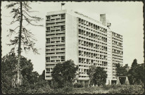 La Maison Radieuse. - Vue des façades sud et est.