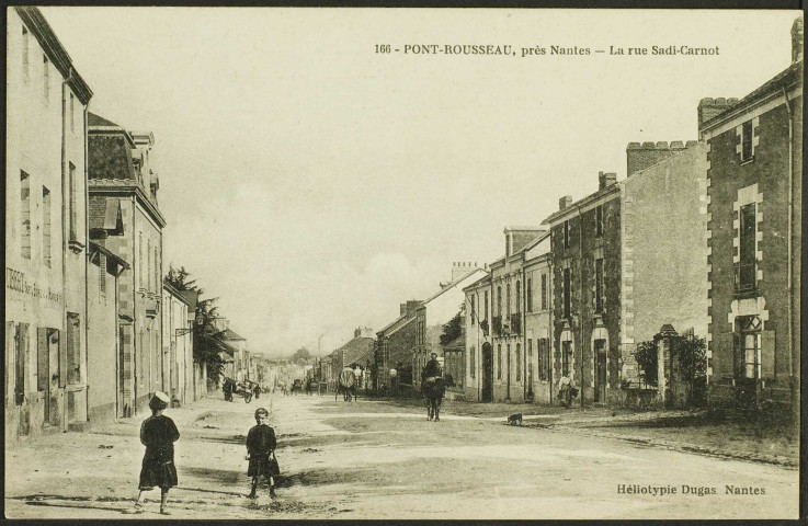 Pont-Rousseau. - La rue Sadi Carnot vers le nord.