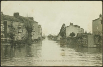 Trentemoult. - Inondations de 1904 sur le chemin Courtil-Brisset au niveau de la place Jean-Bart, avec au loin la route des Couëts.