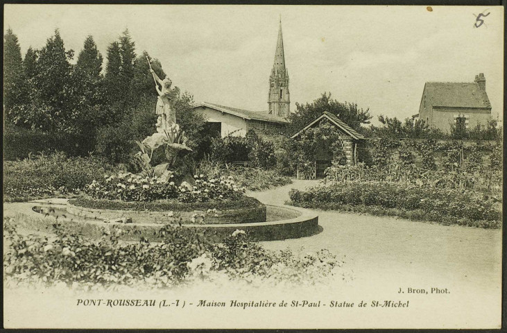 Pont-Rousseau. - La maison hospitalière Saint-Paul, la statue de Saint-Michel dans le jardin.