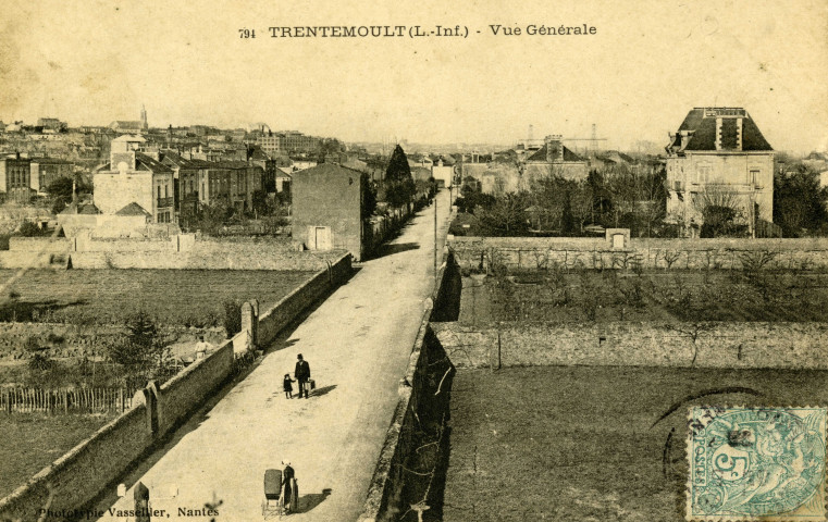 Trentemoult. - Vue de la rue de la Californie vers Nantes.