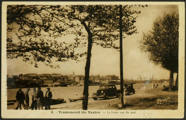 Trentemoult. - La Loire vue du quai, avec Chantenay et le port de Nantes en arrière-plan.