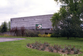 Photographie en couleur de l'ancienne église Saint-André, années 1980 (550W/333 ; AMR)