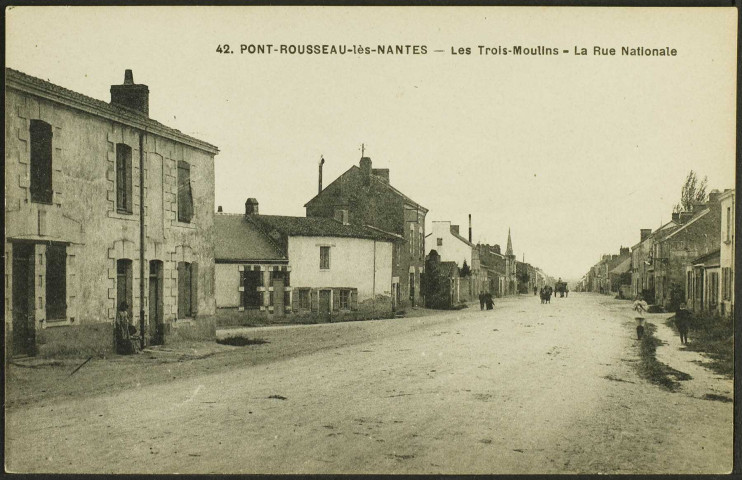 Les Trois-Moulins. - La rue Nationale vers le nord.