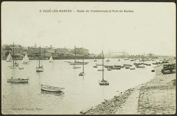 La Loire. - Vue prise de la grève de Trentemoult avec Chantenay et le port de Nantes en arrière-plan.