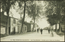 Les Trois-moulins. - La route en direction de Bordeaux.