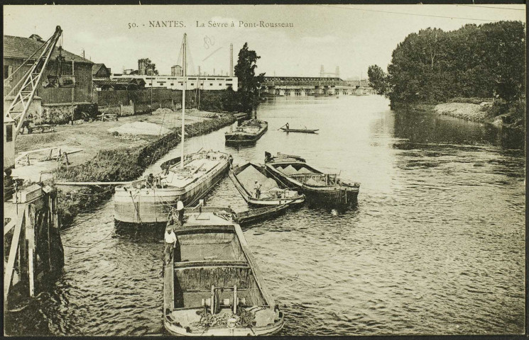 Pont-Rousseau. - Le confluent de la Loire et la Sèvre avec le pont ferroviaire en arrière-plan.