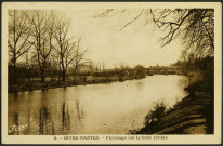 La Morinière. - La Sèvre avec le pont et le quai Léon sécher en arrière-plan.