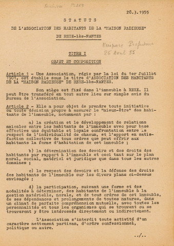 Création et modification des statuts : collection chronologique des statuts, récépissés de déclaration de l'association, lettre d'information aux habitants, historique du comité de gestion.
