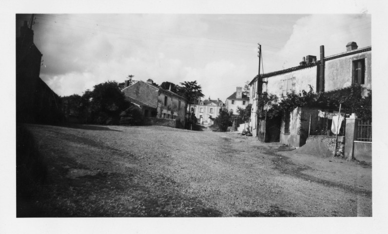 Village de la Chaussée. - Maisons d'Auguste Artaud et de Jean Artaud son père : 2 photographies noir et blanc.